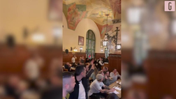 Video – I cori dei tifosi laziali nella birreria cara a Hitler