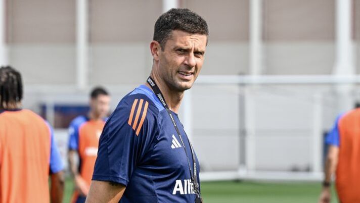 TURIN, ITALY - JULY 10: Thiago Motta of Juventus during a training session at JTC on July 10, 2024 in Turin, Italy. (Photo by Daniele Badolato - Juventus FC/Juventus FC via Getty Images) Gazzetta: “Allenamenti a tavoletta e determinazione, perchè Motta ricorda Conte” - immagine 1