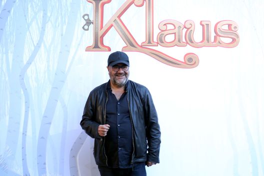 (Photo by Franco Origlia/Getty Images for Netflix) Il laziale Pannofino spegne il derby: “Non sono contento quando la Roma perde”- immagine 2