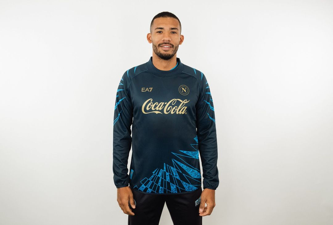 La nuova versione del kit pre-match della SSC Napoli fuori ora – LA FOTOGALLERY- immagine 1