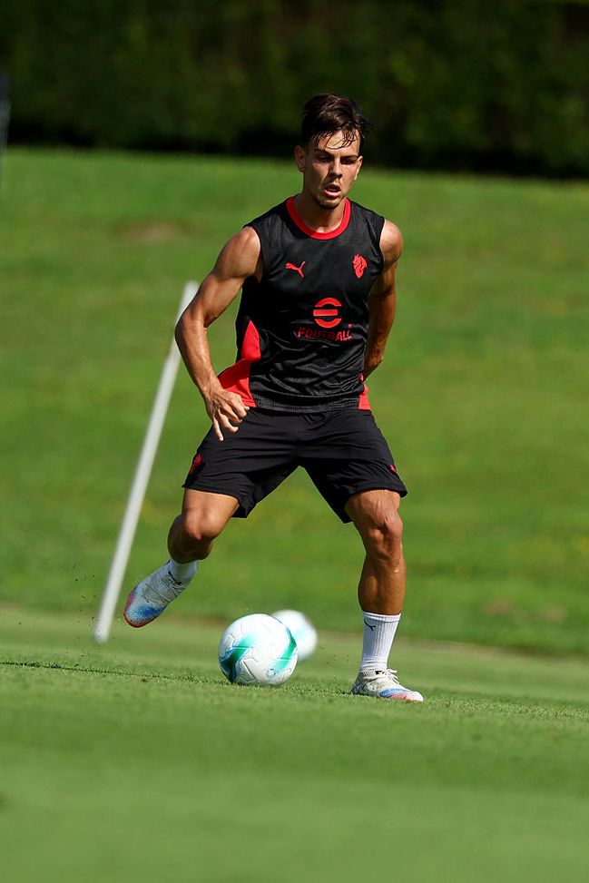 jashari-ardon-armonia-fuoco-salute-casa-milan-conferenza-stampa-presentazione-allegri-modric-inter-derby-xhaka