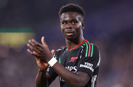 LONDRA, INGHILTERRA - 30 NOVEMBRE: Bukayo Saka dell'Arsenal applaude i tifosi durante la partita di Premier League tra West Ham United FC e Arsenal FC al London Stadium il 30 novembre 2024 a Londra, Inghilterra. (Foto di Julian Finney/Getty Images) Arsenal inarrestabile, Arteta avvisa i suoi: “Momento grandioso, ma siate vigili”- immagine 2