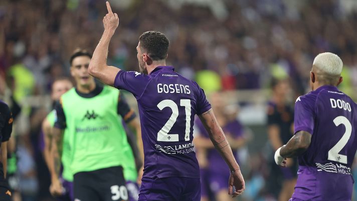 FLORENCE, ITALY - SEPTEMBER 1: Robin Gosens of ACF Fiorentina celebrates after scoring a goal during the Serie A match between Fiorentina and Monza at Stadio Artemio Franchi on September 1, 2024 in Florence, Italy. (Photo by Gabriele Maltinti/Getty Images) Kean e Gosens salvano Palladino nei recuperi: Fiorentina-Monza finisce 2-2 - immagine 1