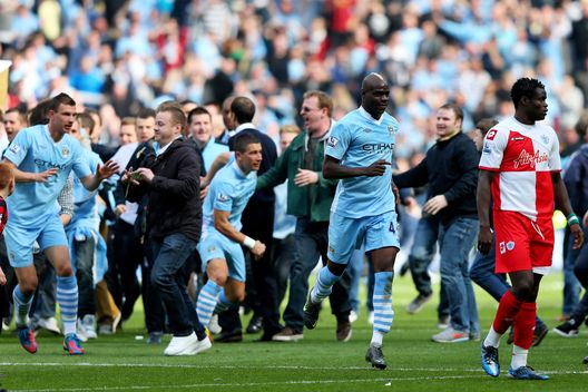 Premier League, l’ex arbitro inglese Mike Dean riapre la pista complottista sul successo del City nel 2012- immagine 3