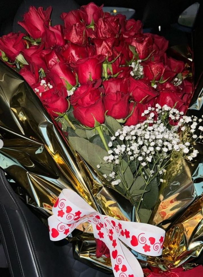 Chanel Totti-Babalus: allora non è finita. Rose rosse per lei dal fidanzato- immagine 2