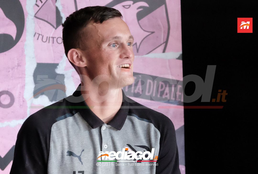 FOTO PALERMO: Liam Henderson incontra i tifosi allo Store Ufficiale (GALLERY) - immagine 37