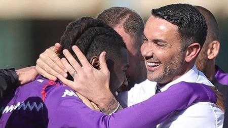 FLORENCE, ITALY - MARCH 30: Head coach Raffaele Palladino manager of ACF Fiorentina and Moise Kean ascf celebrate victory after during the Serie A match between Fiorentina and Atalanta at Stadio Artemio Franchi on March 30, 2025 in Florence, Italy. (Photo by Gabriele Maltinti/Getty Images)