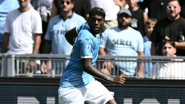 ROME, ITALY - SEPTEMBER 21: Nuno Tavares of SS Lazio in action during the Serie A match between SS Lazio and AS Roma at Stadio Olimpico on September 21, 2025 in Rome, Italy. (Photo by Marco Rosi - SS Lazio/Getty Images) Lazio-Lecce, le formazioni ufficiali: c’è Sottil! La decisione su Camarda, Tavares, Pedro e Pierotti - immagine 1