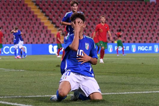 TRIESTE, ITALIA - 3 SETTEMBRE: Samuele Inacio dell'Italia Under 17 esulta dopo aver segnato il gol di apertura durante l'amichevole internazionale tra Italia Under 17 e Portogallo Under 17 allo Stadio Nereo Rocco il 3 settembre 2024 a Trieste. (Foto di Alessandro Sabattini/Getty Images) ESCLUSIVA Inacio Pià: “Da Bergamo al Borussia, Samuele ha sempre sognato con il sorriso”- immagine 3