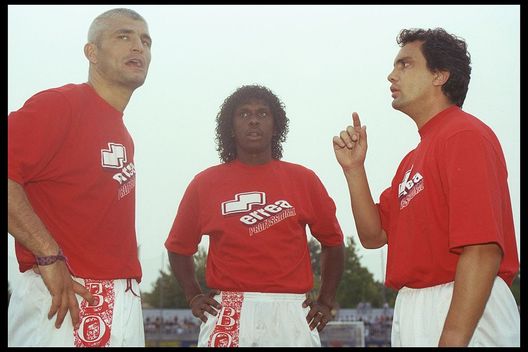 Torino, Italia - 6 agosto 1996: Fabrizio Ravenelli, Emerson e Branco. Crediti obbligatori: Steve Morton/Allsport UK Flamengo-Fluminense, il doppio ex: Branco, il campione del Mondo nel 1994- immagine 4