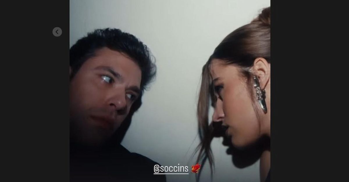 Clara e Fedez sono fidanzati? Il gossip impazza dopo una diretta streaming: “Fatti i c***i tuoi” Clara e Fedez sono fidanzati? Il gossip impazza dopo una diretta streaming: “Fatti i c***i tuoi”