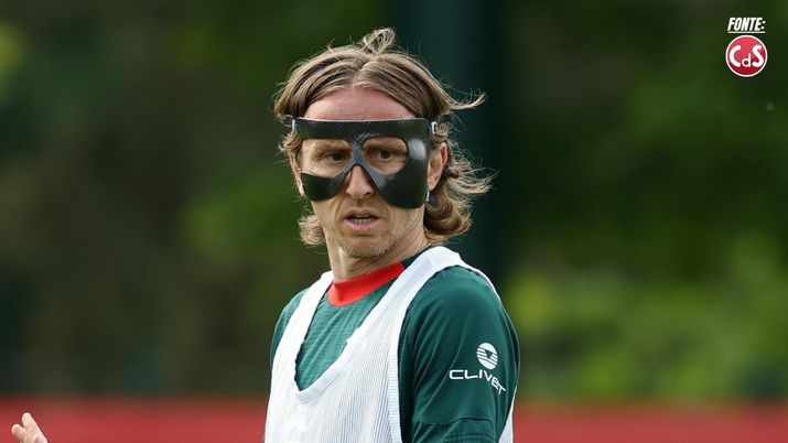 Luka Modric (centrocampista AC Milan), qui durante una seduta di allenamento con i rossoneri a Milanello | Milan News (Credits foto: Getty Images) Modric detta le condizioni per restare al Milan: rinnovo legato ad Allegri e una novità nello staff