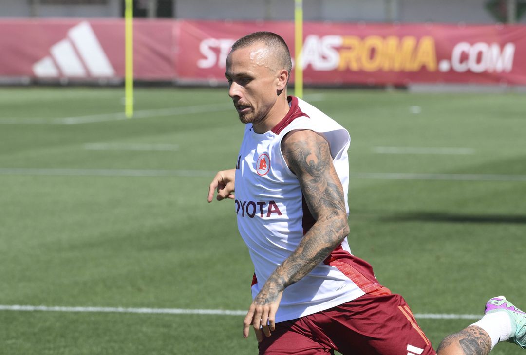 Ritiro Roma, lavoro sul campo e in palestra a Trigoria – FOTO GALLERY - immagine 6
