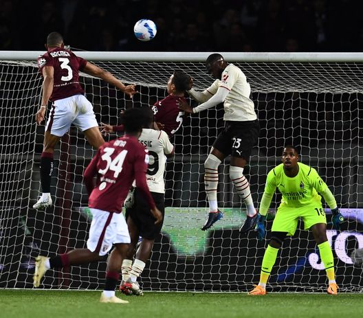 TURIN, ITALY - APRIL 10: Fikayo Tomori of AC Milan in action during the Serie A match between Torino FC v AC Milan on April 10, 2022 in Turin, Italy. (Photo by Claudio Villa/AC Milan via Getty Images)