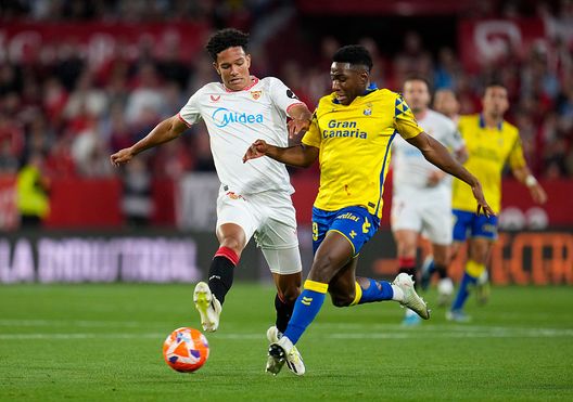 Leandro Antonetti del Siviglia e Dario Essugo del Las Palmas durante una fase di gioco del match del 13 maggio 2025 (Photo by Aitor Alcalde/Getty Images) Las Palmas