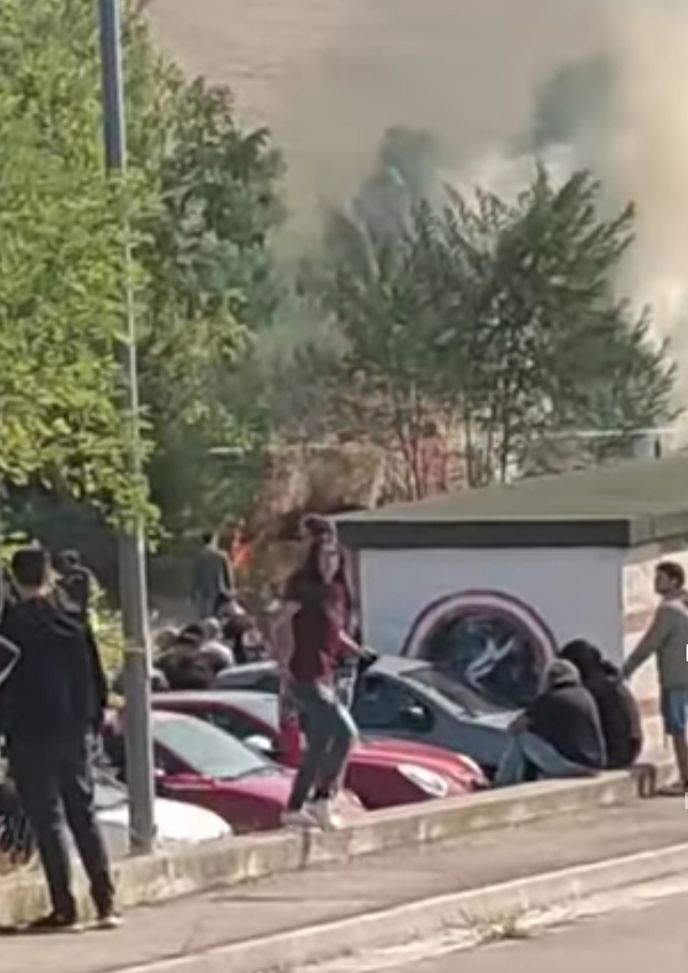 Prima un incendio nelle campagne, poi equilibrio e spettacolo: derby a Teramo, pari e patta- immagine 2