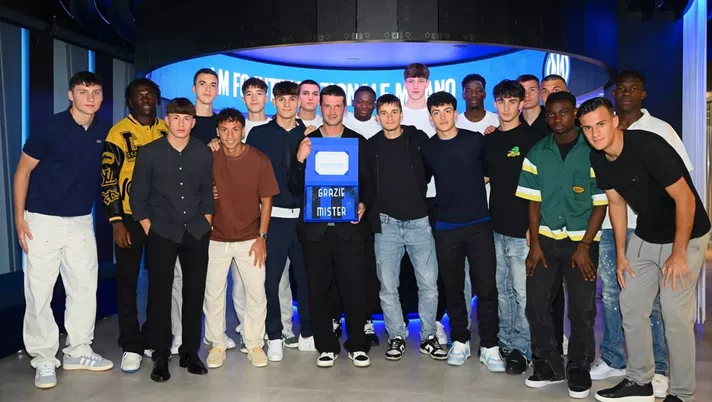 Inter, il saluto dei ragazzi della Primavera a Chivu: “Grazie mister!” - immagine 1