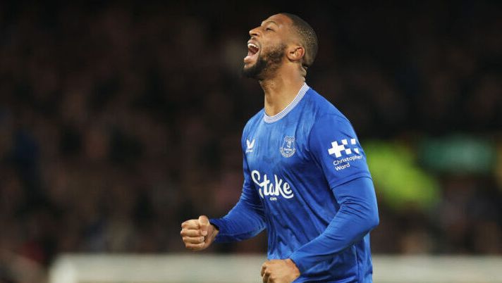 LIVERPOOL, ENGLAND - JANUARY 09: Beto of Everton celebrates scoring his team's first goal during the Emirates FA Cup Third Round match between Everton and Peterborough United at Goodison Park on January 09, 2025 in Liverpool, England. (Photo by Carl Recine/Getty Images) Sky: “Ecco chi vuole Beto in Italia! E questo è il giro in attacco da Belotti a Pohjanpalo” - immagine 1