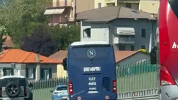Como-Napoli, il pullman azzurro in cammino verso lo stadio Sinigaglia!