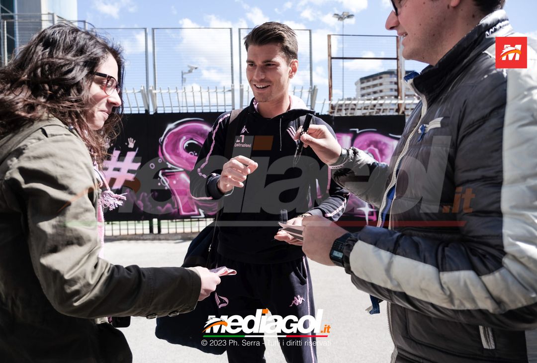 FOTO Venezia-Palermo, i Rosanero in partenza dal “Renzo Barbera” (GALLERY) - immagine 21