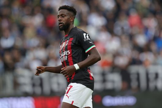 LA SPEZIA, ITALY - MAY 13: Divock Origi of AC Milan in action during the Serie A match between Spezia Calcio and AC MIlan at Stadio Alberto Picco on May 13, 2023 in La Spezia, Italy. (Photo by Gabriele Maltinti/Getty Images) origi-costo-stipendio-ingaggio-netto-lordo-bilancio-anno-contratto-ammortamento-calcio-finanza