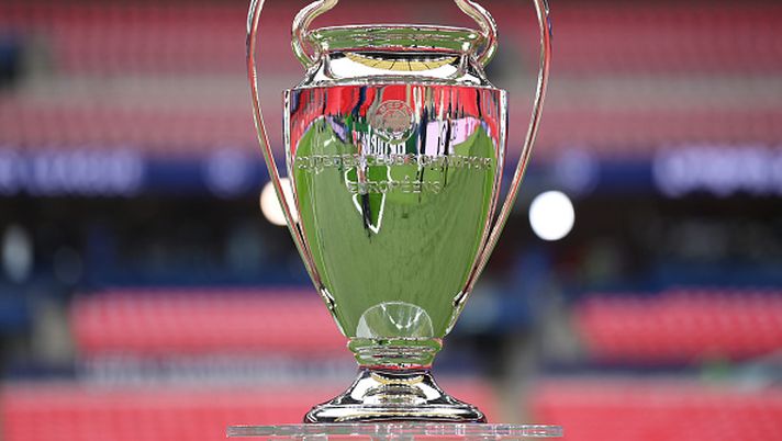 Il trofeo della UEFA Champions League (Foto di Justin Setterfield/Getty Images) Fenerbahce Benfica