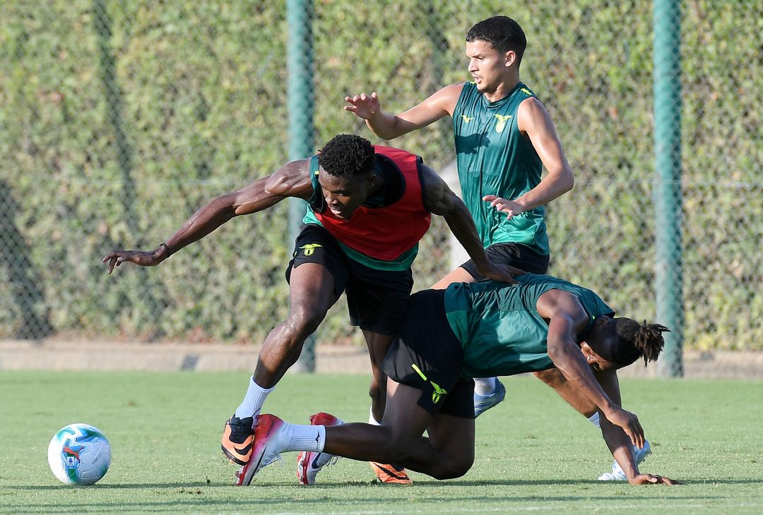 Dele-Bashiru, Belahyane e Noslin