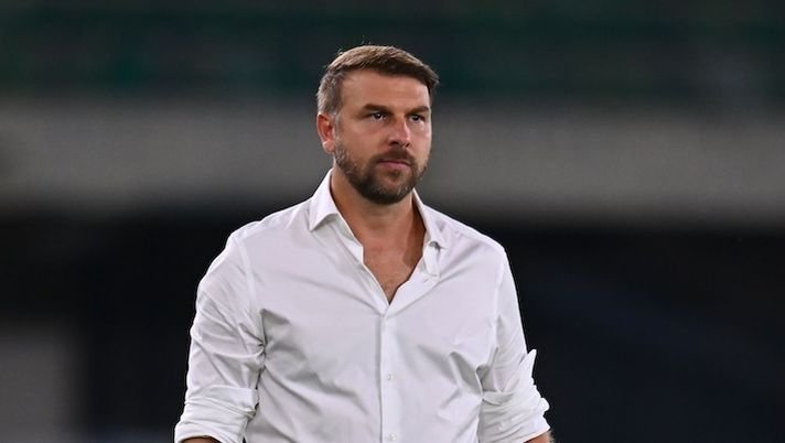 VERONA, ITALY - SEPTEMBER 15: Paolo Zanetti head coach of Hellas Verona during the Serie A match between Hellas Verona FC and US Cremonese at Stadio Marcantonio Bentegodi on September 15, 2025 in Verona, Italy. (Photo by Alessandro Sabattini/Getty Images) Zanetti: “Ecco i due rigoristi! I corner, quanto sta fuori Harroui, Orban, Giovane, Gagliardini, Frese…” - immagine 1