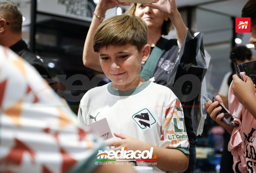 FOTO, i tifosi rosanero incontrano i propri beniamini alla Rinascente (Gallery) - immagine 32