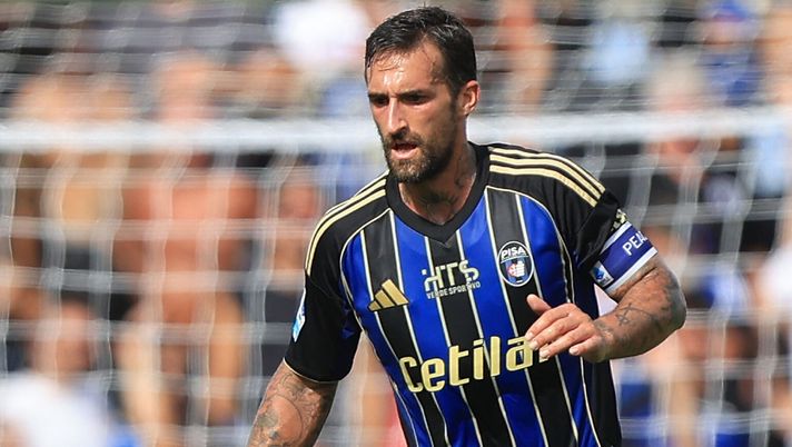 PISA, ITALY - SEPTEMBER 14: Antonio Caracciolo of Pisa Sporting Club in action during the Serie A match between Pisa SC and Udinese Calcio at Arena Garibaldi on September 14, 2025 in Pisa, Italy. (Photo by Gabriele Maltinti/Getty Images) Caracciolo