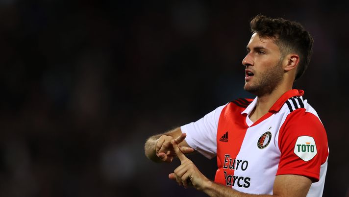ROTTERDAM, NETHERLANDS - SEPTEMBER 15: Santiago Gimenez of Feyenoord celebrates after scoring their side's fifth goal during the UEFA Europa League group F match between Feyenoord and SK Sturm Graz at Feyenoord Stadium on September 15, 2022 in Rotterdam, Netherlands. (Photo by Dean Mouhtaropoulos/Getty Images) Gimenez, contatto tra il Napoli e gli intermediari: il Feyenoord abbassa le pretese. Le cifre - immagine 1