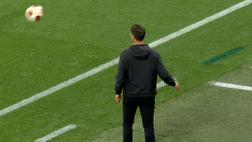 VIDEO / Xabi Alonso, stop pazzesco dalla panchina