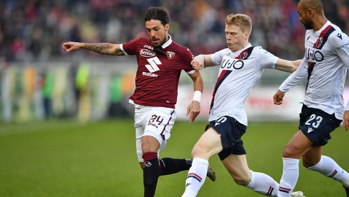 TURIN, ITALY - JANUARY 12: Simone Verdi (L) of Torino FC is challenged by Jerdy Schouten of Bologna FC during the Serie A match between Torino FC and Bologna FC at Stadio Olimpico di Torino on January 12, 2020 in Turin, Italy. (Photo by Valerio Pennicino/Getty Images) Torino-Bologna 1-0, Verdi: “Il gol? Prima o poi arriverà, l’importante è la squadra” - immagine 1