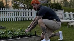 Ex Milan, scherzi modaioli a casa Beckham: “David, stai bene da giardiniere”