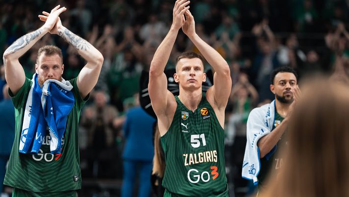 KAUNAS, LITHUANIA - OCTOBER 16: Arnas Butkevicius, #51 of Zalgiris Kaunas in action during the EuroLeague Regular Season Round 5 match between Zalgiris Kaunas and EA7 Emporio Armani Milan at Zalgirio Arena on October 16, 2025 in Kaunas, Lithuania. (Photo by Eitvydas Kinaitis/Euroleague Basketball via Getty Images) Zalgiris-Maccabi Tel Aviv, dove vedere l’Eurolega in Diretta Tv e in Streaming - immagine 1