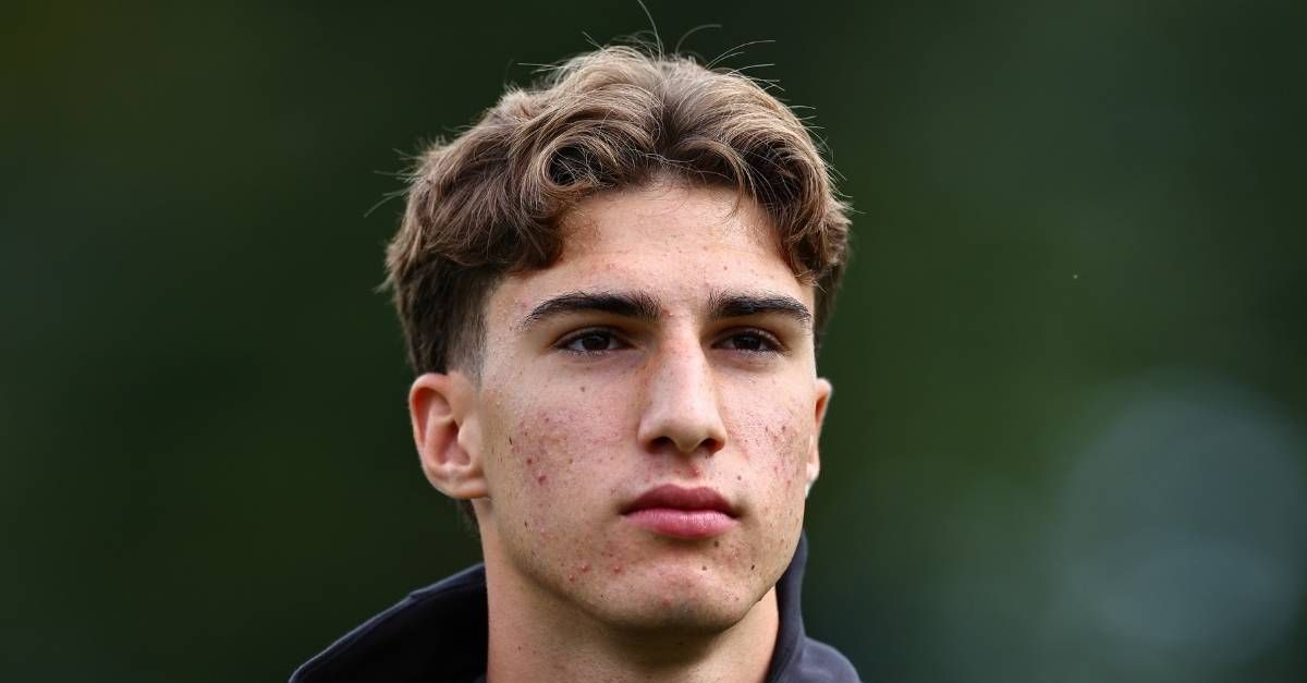 milan faccioli firma il suo primo contratto da professionista blindato un talento del vivaio rossonero da Pianetamilan.it milan faccioli firma il suo primo contratto da professionista blindato un talento del vivaio rossonero