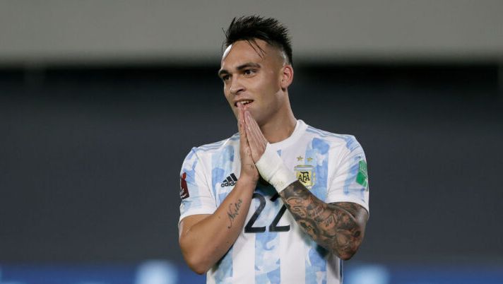 BUENOS AIRES, ARGENTINA - SEPTEMBER 09: Lautaro Martínez of Argentina reacts during a match between Argentina and Bolivia as part of South American Qualifiers for Qatar 2022 at Estadio Monumental Antonio Vespucio Liberti on September 09, 2021 in Buenos Aires, Argentina. (Photo by Juan I. Roncoroni - Pool/Getty Images) Argentina in semifinale di Copa America: segna Martinez, ma è Lisandro e non Lautaro - immagine 1