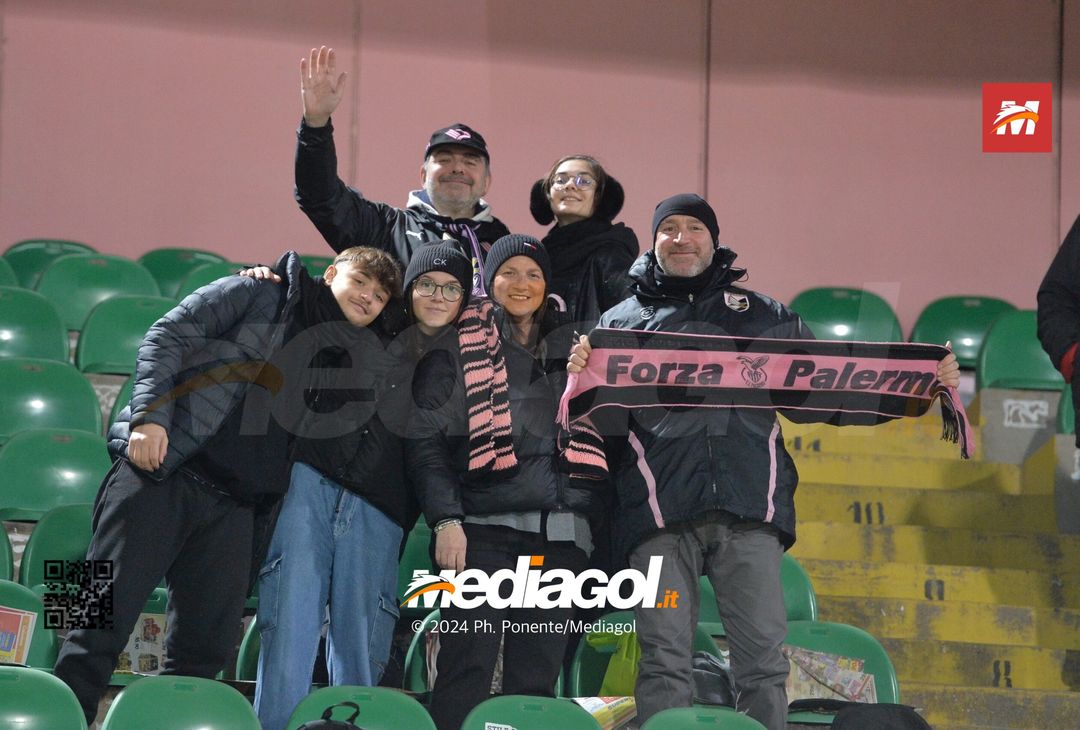 FOTOTIFO Palermo-Bari 3-0, gli scatti ai tifosi al “Renzo Barbera” (GALLERY) - immagine 62