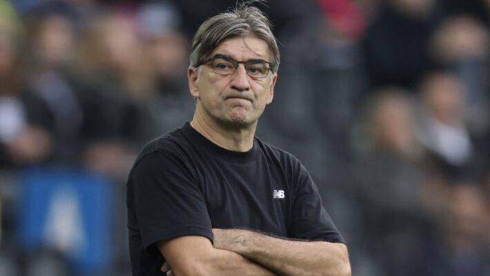 UDINE, ITALY - NOVEMBER 01: Ivan Juric, manager of Atalanta, looks on during the Serie A match between Udinese Calcio and Atalanta BC at Stadio Friuli on November 01, 2025 in Udine, Italy. (Photo by Timothy Rogers/Getty Images) Juric: “Sulemana e Samardzic hanno abbassato il livello, oggi peggio! Vi spiego su Zalewski e Scamacca” - immagine 1