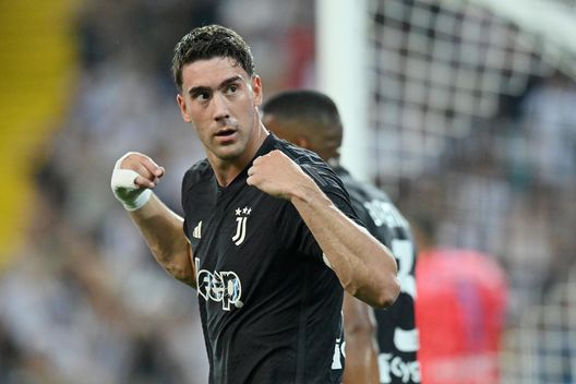 Ziliani: “Contratto Vlahovic, clausola folle: ecco perché la Juve ha cercato di liberarsene” Ziliani: “Contratto Vlahovic, clausola folle: ecco perché la Juve ha cercato di liberarsene” - immagine 1