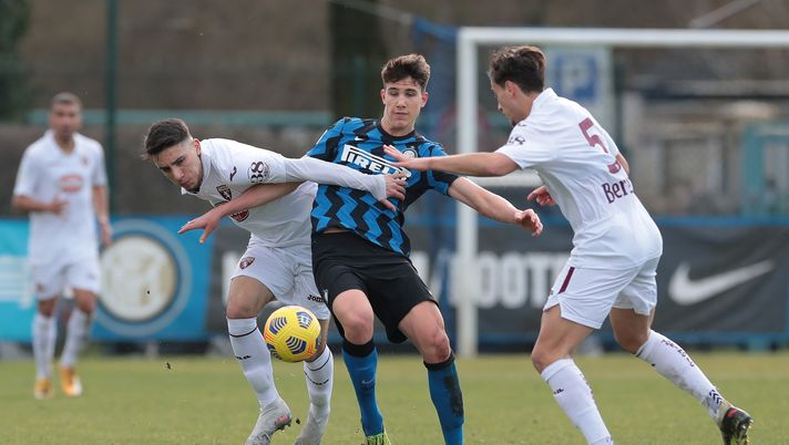 MILAN, ITALY - JANUARY 23: Cesare Casadei of FC Internazionale competes for the ball during the Primavera 1 TIM match between FC Internazionale U19 and Torino FC U19 at Suning Youth Development Centre in memory of Giacinto Facchetti on January 23, 2021 in Milan, Italy. (Photo by Emilio Andreoli - Inter/Inter via Getty Images) Torino Primavera, a Volpiano è sfida al Milan: alla ricerca di continuità - immagine 1