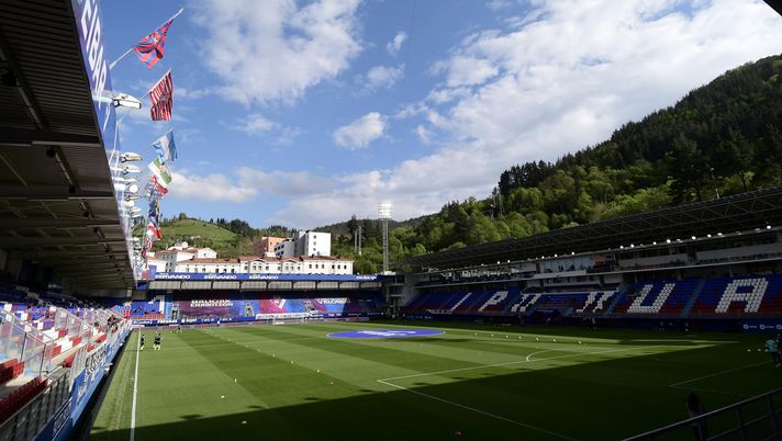 Eibar, nel mirino i balconi dei palazzi dietro lo stadio: previste multe per i residenti - immagine 1