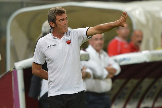 Gaetano Auteri, oggi allenatore del Benevento, in foto sulla panchina della Nocerina. (Foto di Maurizio Lagana/Getty Images) Benevento-Casertana, dove vedere il derby campano in tv e streaming live- immagine 2