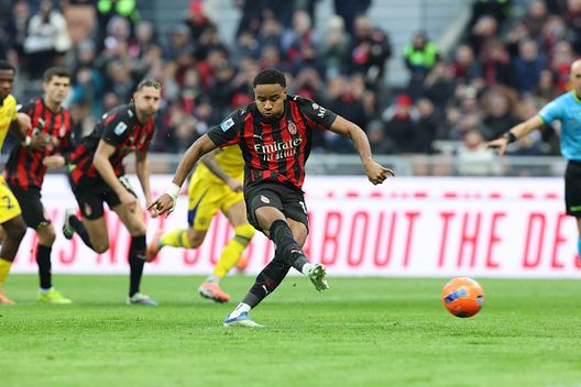 Il rigore di Nkunku il-rigore-di-nkunku-esecuzione-perfetta-e-tutti-ad-abbracciarlo