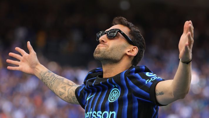 Inter, Sabuncoglu: “Agente Calhanoglu a Istanbul per incontrare candidato presidenza Fenerbahce” - immagine 1
