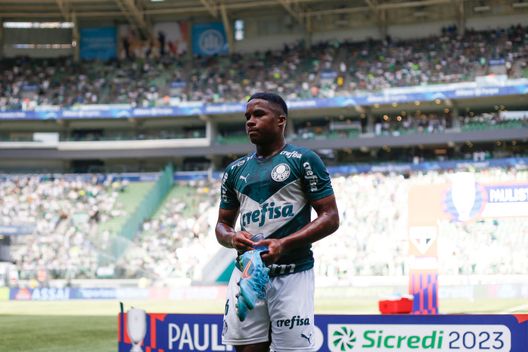 Brasile, Endrick scatena il derby commerciale: tutti gli sponsor su di lui- immagine 2