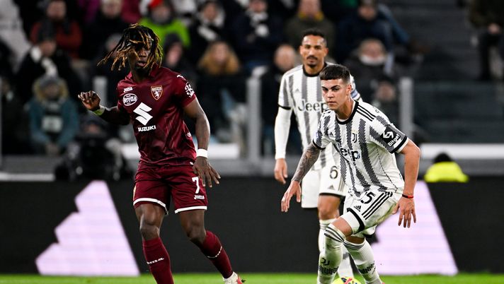TURIN, ITALY - FEBRUARY 28: Enzo Alan Tomas Barrenechea of Juventus is challenged by Yann Karamoh of Torino FC during the Serie A match between Juventus and Torino FC at Allianz Stadium on February 28, 2023 in Turin, Italy. (Photo by Daniele Badolato - Juventus FC/Juventus FC via Getty Images) Serie A, 32ª giornata: il Torino ospita la Juve. Gli impegni delle concorrenti - immagine 1