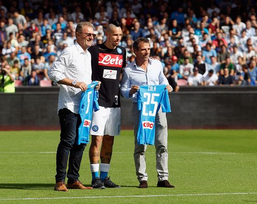 Napoli, Italia - 15 ottobre 2016: Ruud Krol, Marek Hamsik E Gianfranco Zola allo Stadio San Paolo. (Foto di Maurizio Lagana/Getty Images) ESCLUSIVA Zola: “Vedere la festa del Napoli è emozionante”- immagine 2