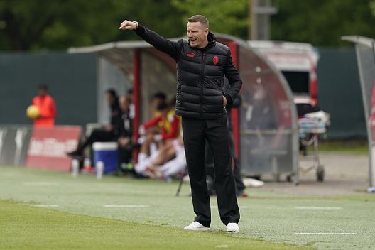 Ignazio Abate, allenatore dell'AC Milan U19, contro Monza U19 - Primavera 1 presso la Vismara PUMA House of Football, il 27 aprile 2024 a Milano Ignazio Abate mister della Juve Stabia: la sua carriera- immagine 2