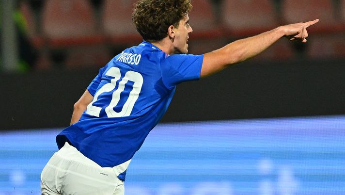 CREMONA, ITALY - OCTOBER 14: Matteo Dagasso of Italy celebrates after scoring the 1-0 goal during the UEFA Euro U21 Qualification match between Italy and Armenia at Stadio Giovanni Zini on October 14, 2025 in Cremona, Italy. (Photo by Marco M. Mantovani/Getty Images) Venezia, Dagasso: “Progetto importante e ambizioso qui. Col Pescara gara speciale” - immagine 1